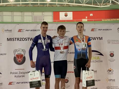 Kacper Chudy (z lewej) wywalczył srebrny medal w kolarstwie torowym dla PTC DSV Alpina Pabianice Życie Pabianic