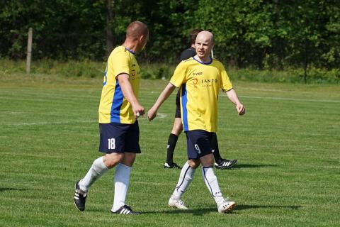 Damian Kozłewski to były napastnik m.in. Włókniarza Pabianice, GKS Ksawerów i Iskry Dobroń Życie Pabianic