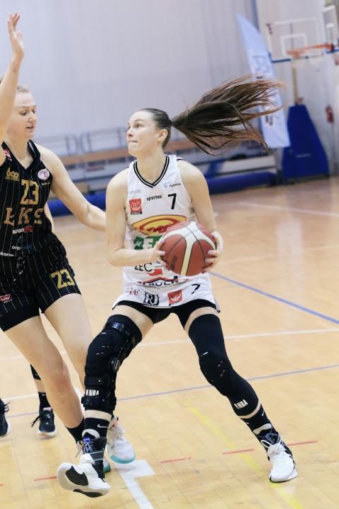 Koszykarka Grota F&F Automatyka Natalia Rosińska zakończyła mecz z double-double Życie Pabianic