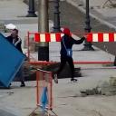 Przenośna toaleta stojąca na terenie budowy torowiska działa jak magnes na wandali. Życie Pabianic