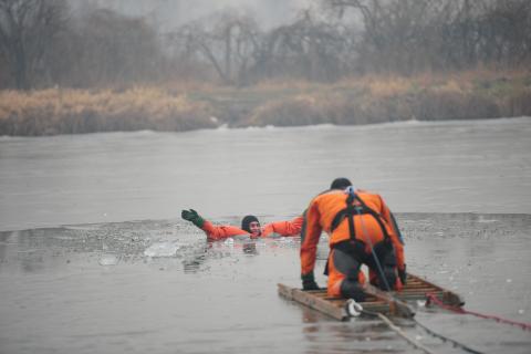 pokaza ratownictwa na lodzie Pabianice