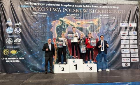 Julia Śmiałkowska (Azja Pabianice) zdobyła dwa złote medale w mistrzostwach Polski w kickboxingu Życie Pabianic