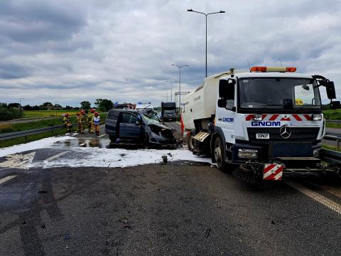 35-letni kierowca mercedesa zginął na miejscu