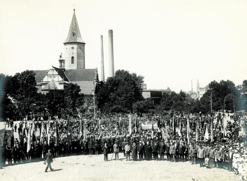 Powrót bezcennego albumu z Pabianic [HISTORIA]