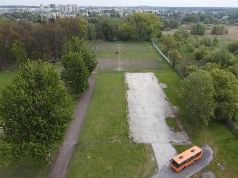 Jest trzech chętnych do wybudowania boiska na Włókniarzu Życie Pabianic