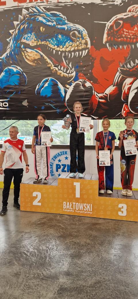 Natalia Kowalska (Azja Pabianice) sięgnęła po dwa złote medale mistrzostw Polski kadetów w kickboxingu Życie Pabianic