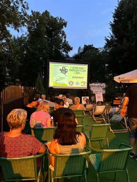 Letnie Kino Profilaktyczne: Janusz Gajos jako walczący z choroba alkoholową Życie Pabianic