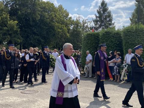 W ostatniej drodze strażakowi towarzyszyli koledzy