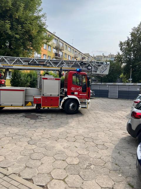 Alarm na Bugaju: dziecko w otwartym oknie