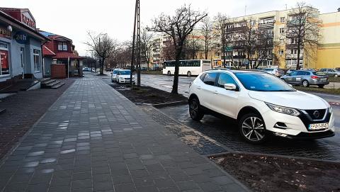 "Falujący" chodnik wreszcie zniknął. Można było stracić tu zęby Życie Pabianic