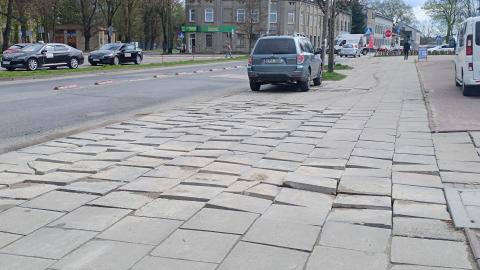 "Falujący" chodnik wreszcie zniknął.