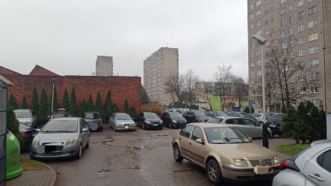 "Obce" samochody na naszym parkingu Życie Pabianic 