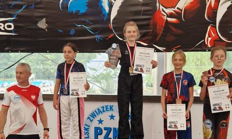 Natalia Kowalska (Azja Pabianice) sięgnęła po dwa złote medale mistrzostw Polski kadetów w kickboxingu Życie Pabianic