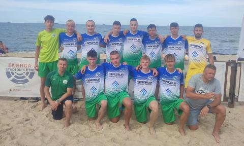 Piłkarze Włókniarza Pabianice zajęli 9. miejsce w młodzieżowym Pucharze Polski w beach soccerze Życie Pabianic