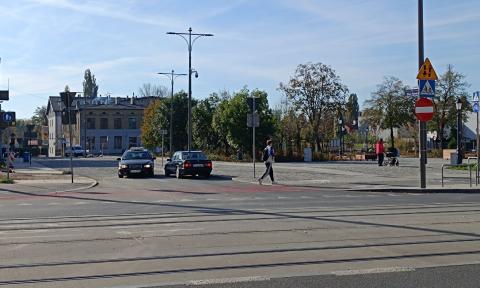 ul. Stary Rynek: kierowcy jeżdżą pod prąd.