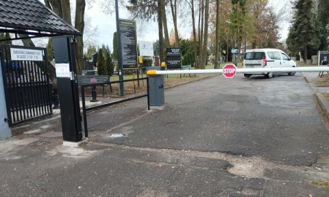 Wyboista droga na cmentarz. Niepełnosprawny pabianiczanin protestuje Życie Pabianic