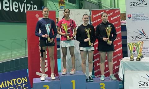 Maria Kisiel z Korony Pabianice (pierwsza z lewej) była druga w turnieju Slovak Junior 2024 Życie Pabianic