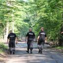 Seniorkę po godzinie  odnaleźli w lesie policjanci