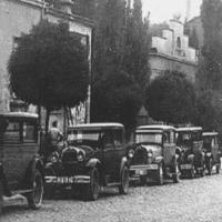 W 1931 roku wyznaczono dwa stałe postoje taksówek w mieście: na ul. Gdańskiej przy Kinematografie Miejskim i na ul. św. Jana