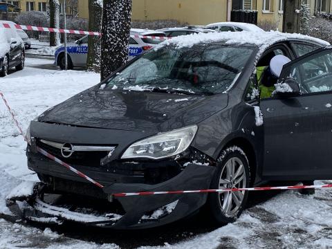 Wypadek na skrzyżowaniu. 85-latka wypadła przez okno busa