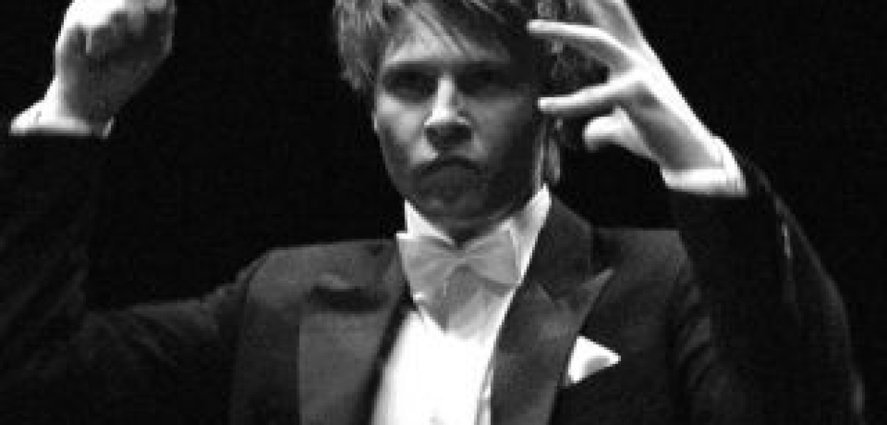 Z boiska do Filharmonii Narodowej