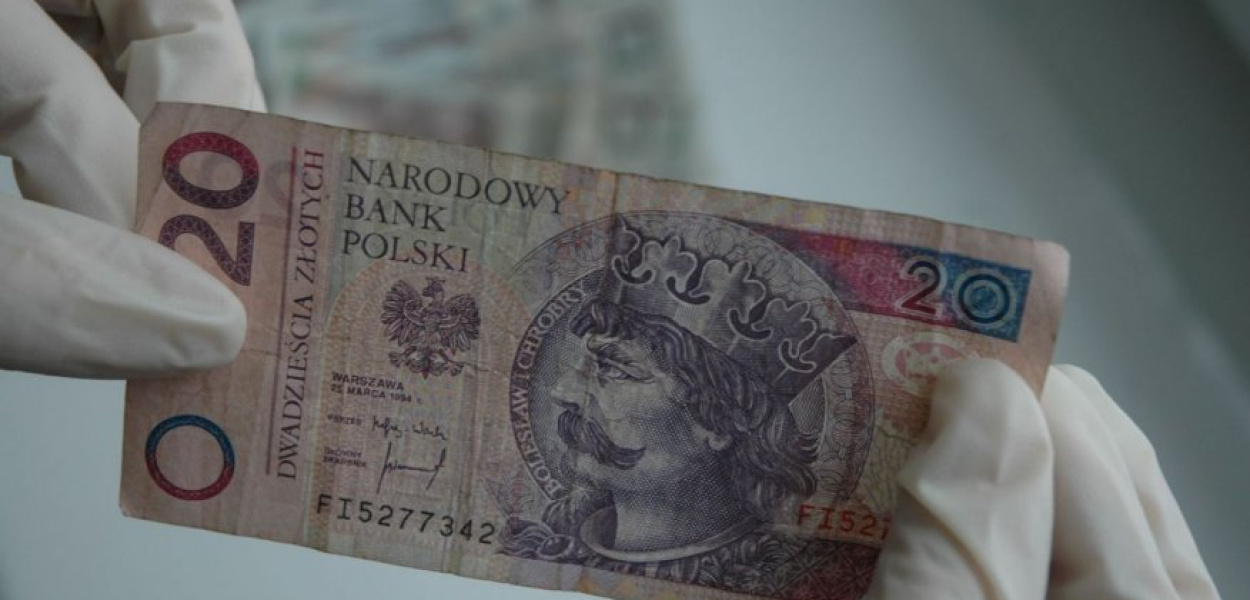 Co zrobić z uszkodzonym banknotem?