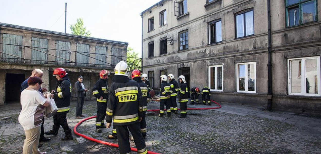 Płonęło mieszkanie w kamienicy