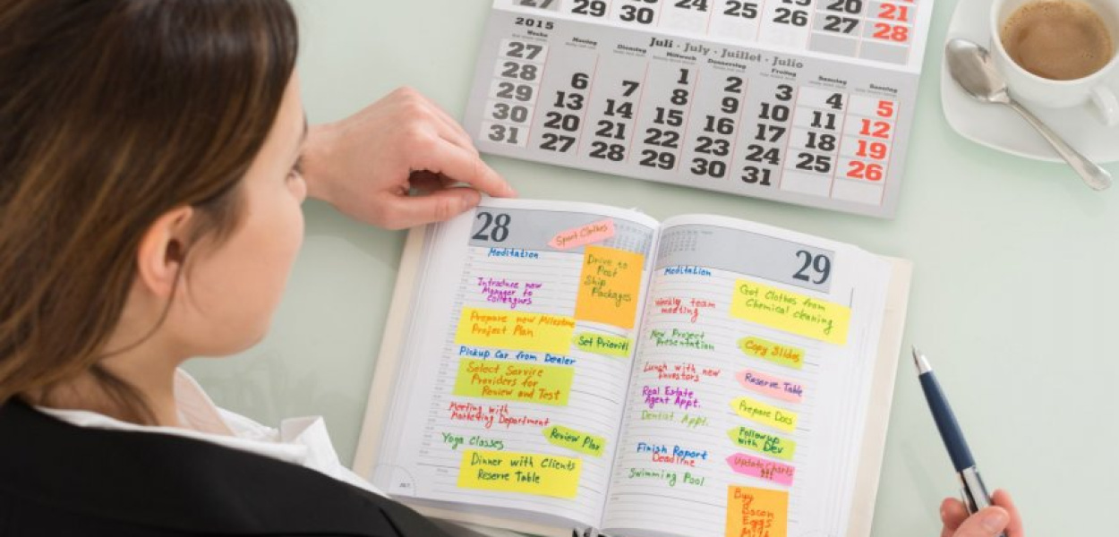 O czym pamiętać, zamawiając kalendarz biurkowy?