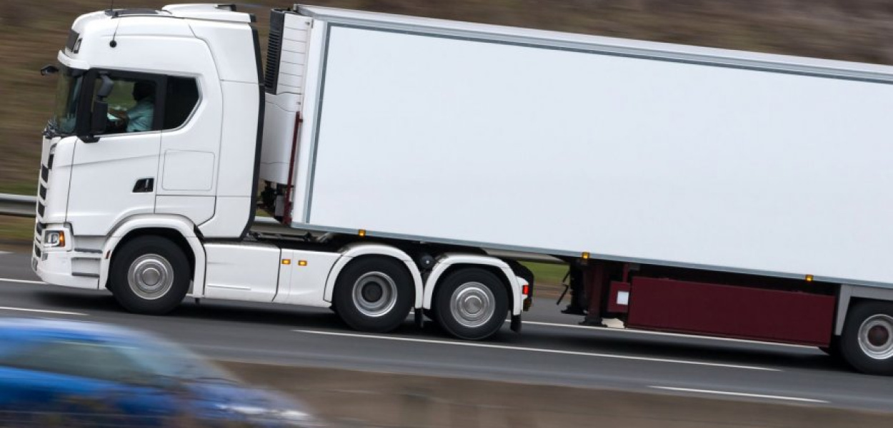 Zawód kierowcy międzynarodowego. Jakie warunki trzeba spełniać?