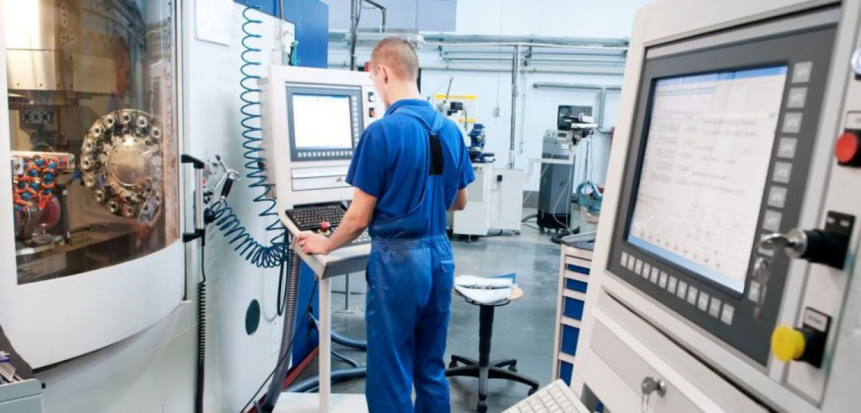 Maszyny CNC kupić nowe czy używane modele?