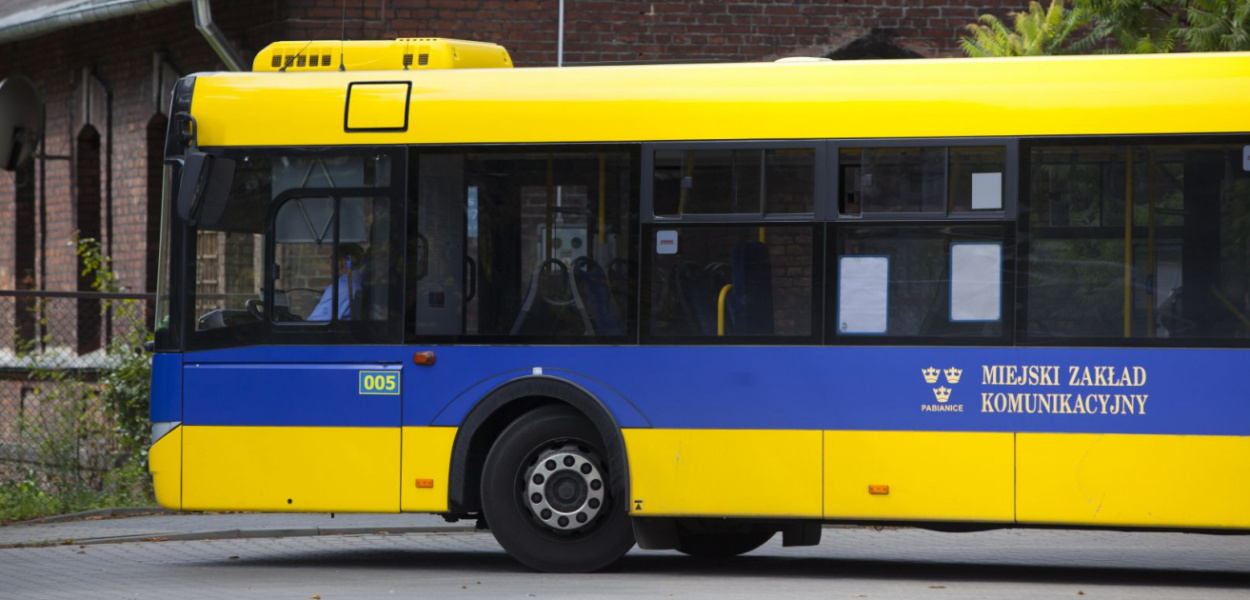 Od jutra zmienia się rozkład jazdy autobusów  i pociągów