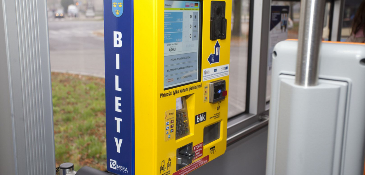 Biletomaty już w autobusach. Płacimy kartą i BLIK-iem