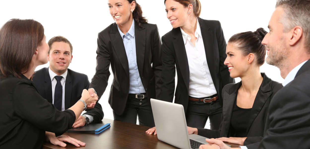 Czy wiesz, ile godzin w ciągu roku spędzasz przed biurkiem?