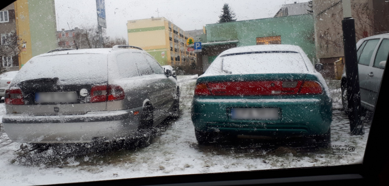 Stoją, bo mogą? A inni lokatorzy nie mają gdzie parkować