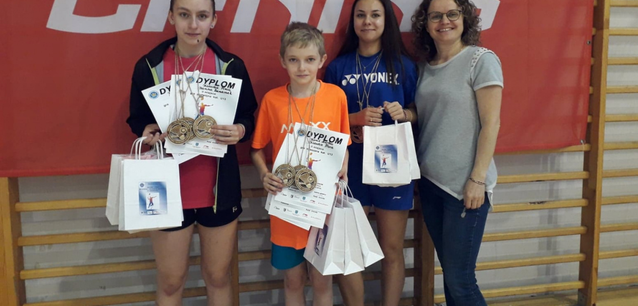 Osiem razy na podium. UKS Korona kosiła medale w hali powiatowej