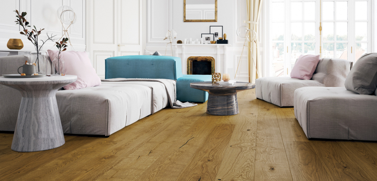 Jaka podłoga do salonu z drewna pasuje do białych i szarych mebli?