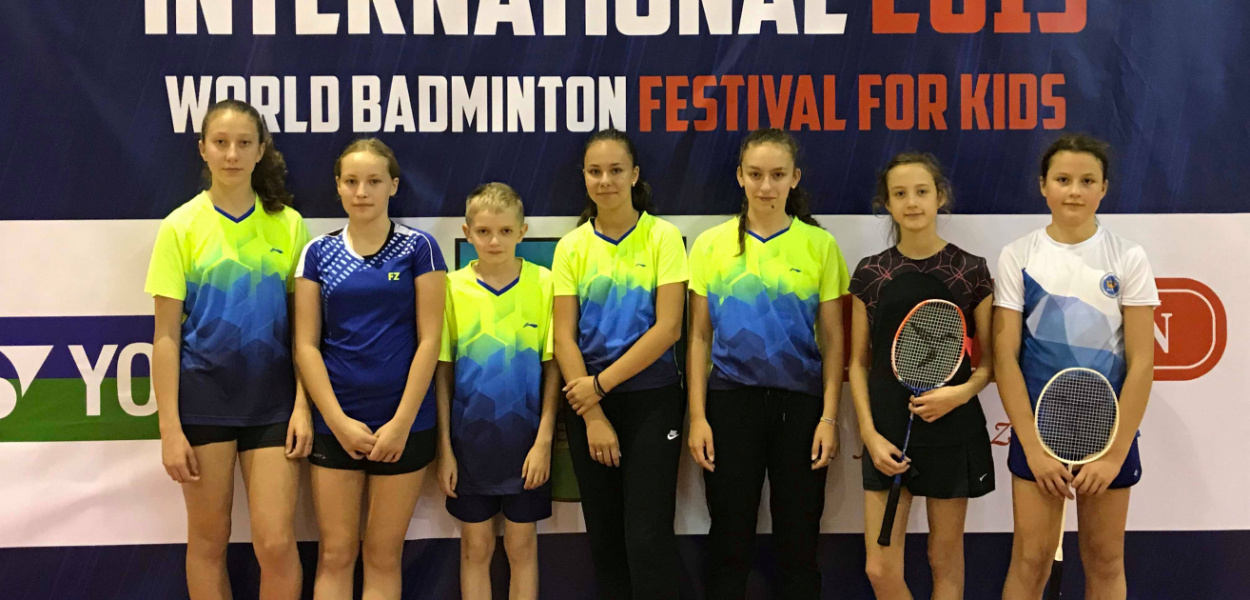 Pięć medali zawodników Korony. Dzielnie walczyli na festiwalu badmintona