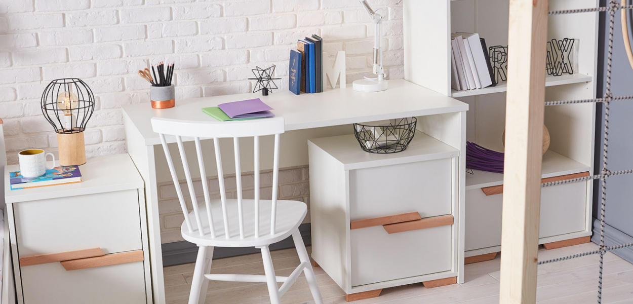 Funkcjonalne biurko dla nastolatka - jakie powinno być?