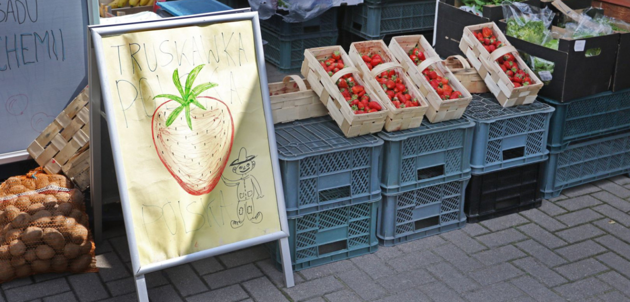 Truskawki, czereśnie, pomidory tanieją. W cenie nadal są jabłka