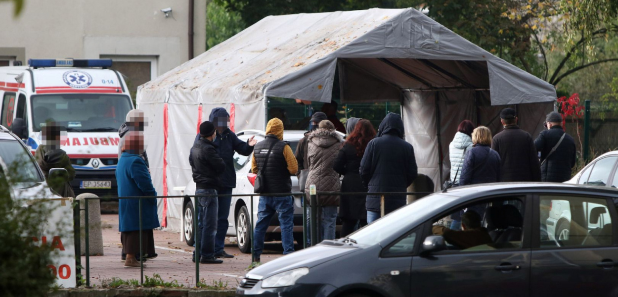 Koronakolejka, czyli zrobisz test na Covid-19, jeśli swoje odstoisz