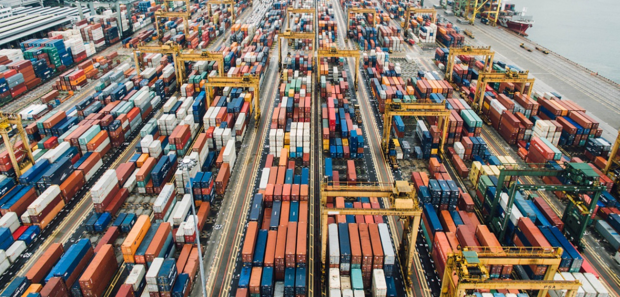 Transport drobnicowy - czym jest i dlaczego warto z niego korzystać?