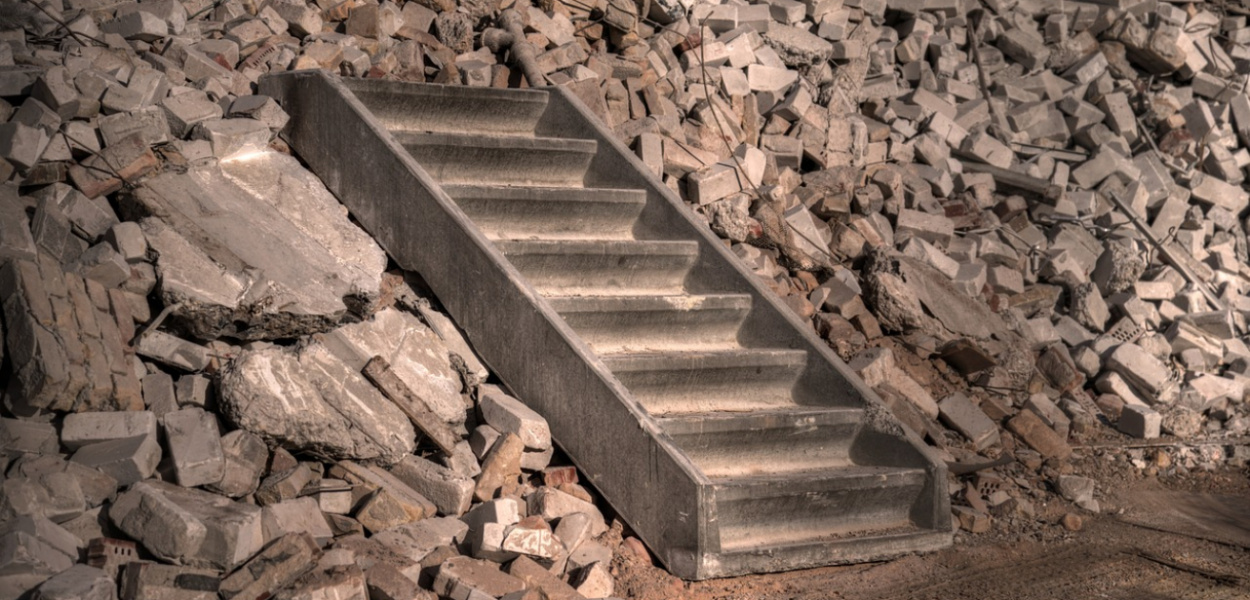 Konsekwencje nielegalnego składowania i wywozu odpadów poremontowych