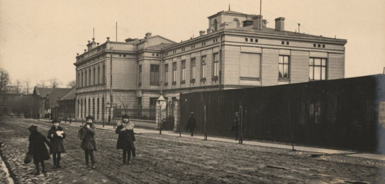 Rok 1931: afera w kasie, dyrektor ucieka, policja na tropie