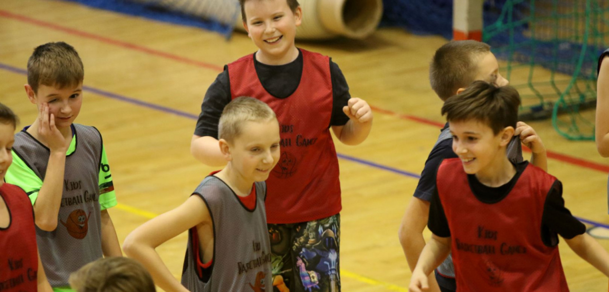  Koszykówka jest super! 70 dzieciaków grała w Kids Basketball Games…