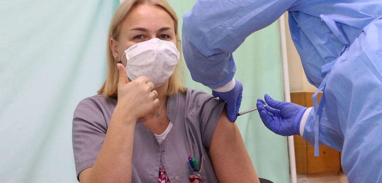 Zaczęły się szczepienia przeciwko Covid-19. Kto pierwszy? [WIDEO]