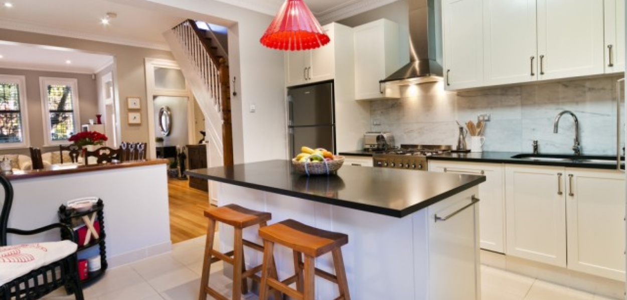 Poznaj 5 zalet mebli kuchennych na wymiar