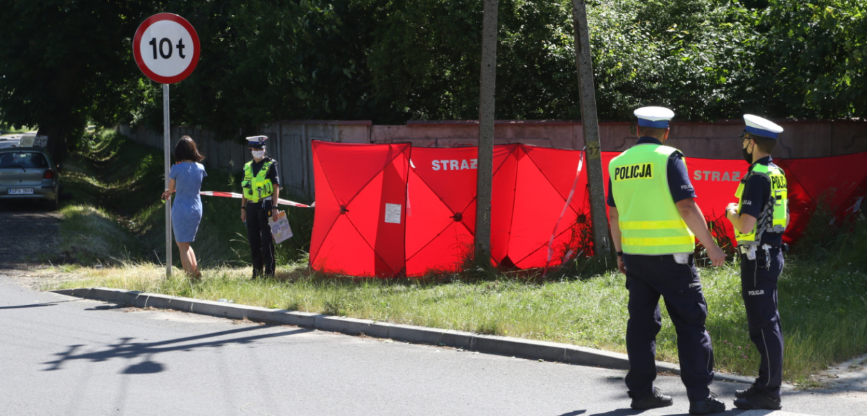  Tragedia w Dłutowie: Nie żyje 62-letnia kobieta. Kierująca (42 lata)…