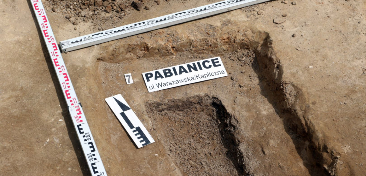  Archeolodzy na Warszawskiej. Dokonano już ekshumacji 60 osób. Kiedy…