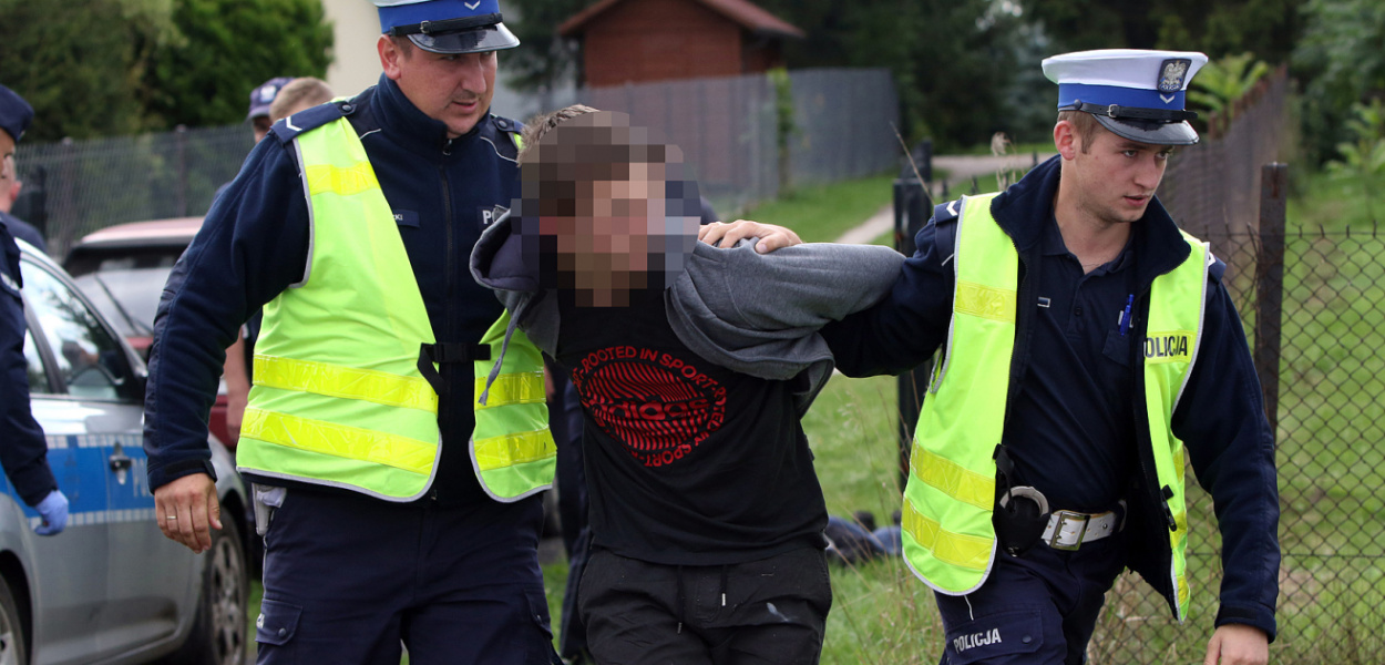  "Gruba" akcja policji na ul. Piłsudskiego.  Policjanci skuli kajdankami…