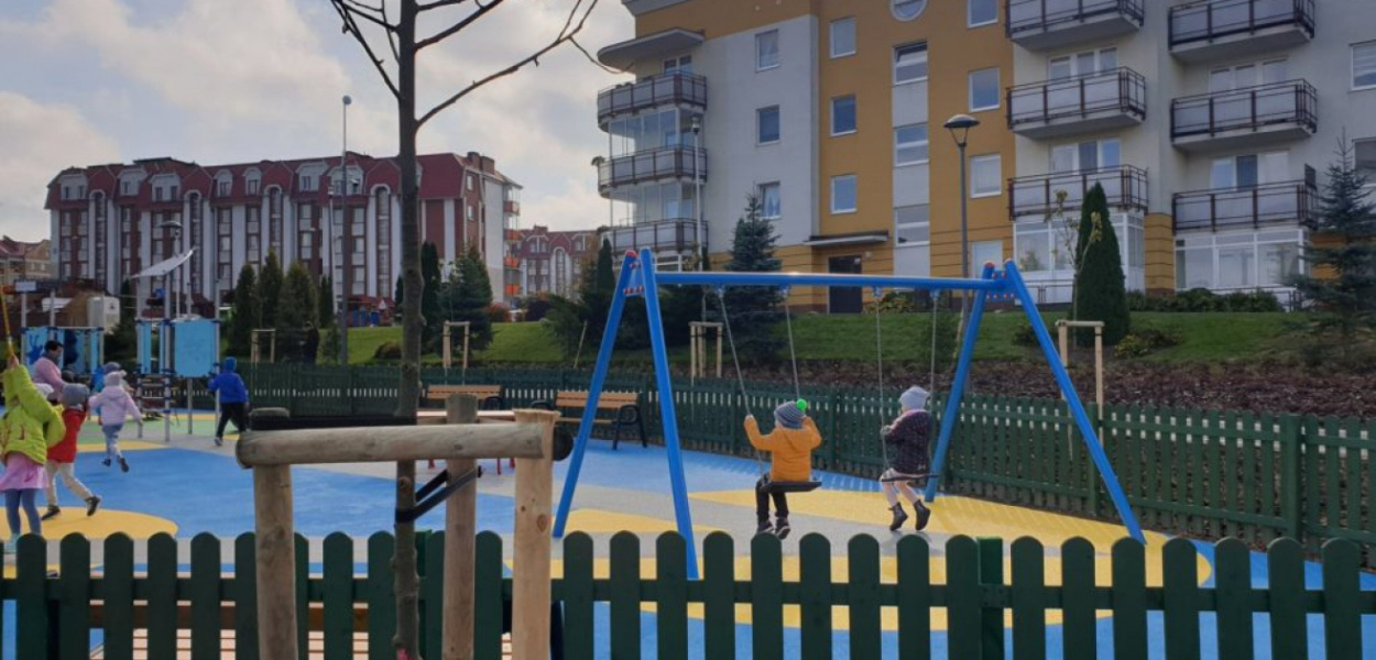 Bezpieczne place zabaw - sprawdź na co zwrócić uwagę